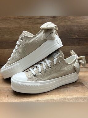 Converse Chuck Taylor All Star Lift Bow Platform Low Top Sneaker